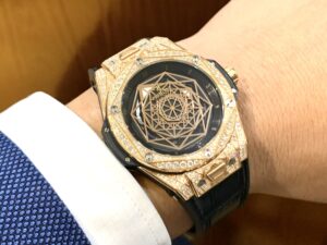 cach deo dong ho hublot 2