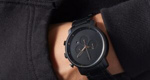 nen chon dong ho co hay pin 4