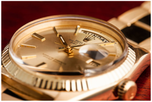 phan biet dong ho thuy si that gia