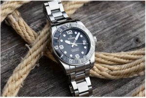 dong ho titoni 1