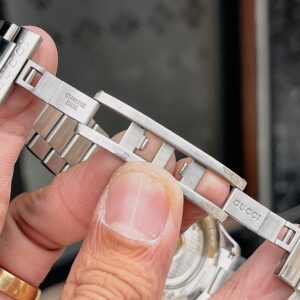 1 Gucci YA126320