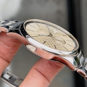 3 Gucci YA126320