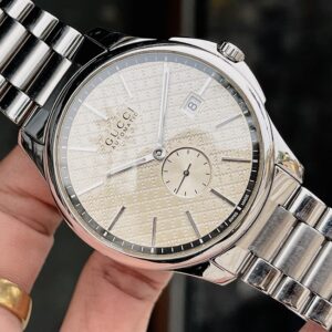 8 Gucci YA126320
