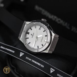 1 Hublot Classic 582.NX.2610.RX