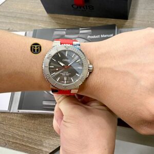 2 Oris Aquis Date Relief 300M Automatic