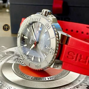 4 Oris Aquis Date Relief 300M Automatic