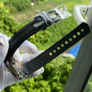 2 Omega Seamaster Professional Diver 210.32.42.20.04.001