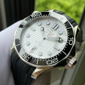 4 Omega Seamaster Professional Diver 210.32.42.20.04.001
