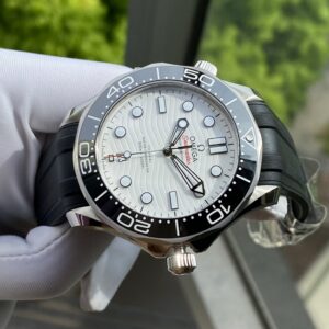 5 Omega Seamaster Professional Diver 210.32.42.20.04.001