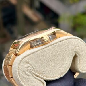 6 Omega Hour Vision Annual Calendar 18K 431.60.41.22.02.001