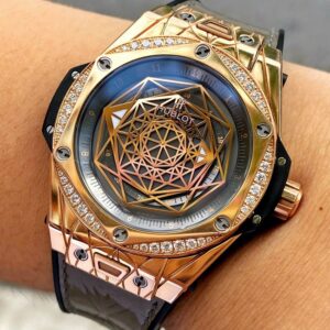 3 Hublot Big Bang Sang Bleu 465.OS.1118.VR.1204.MXM17