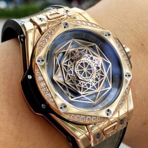 4 Hublot Big Bang Sang Bleu 465.OS.1118.VR.1204.MXM17