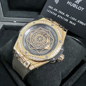 6 Hublot Big Bang One Click 465.OS.7048.VR.1204.MXM20