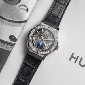 6 Hublot Classic Fusion Aerofusion Moonphase 547.NX.0170.LR