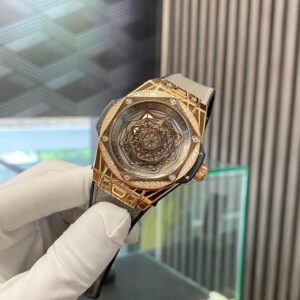 7 Hublot Big Bang One Click 465.OS.7048.VR.1204.MXM20