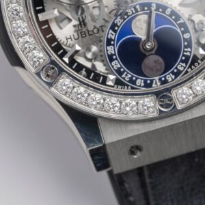 8 Hublot Classic Fusion Aerofusion Moonphase 547.NX.0170.LR