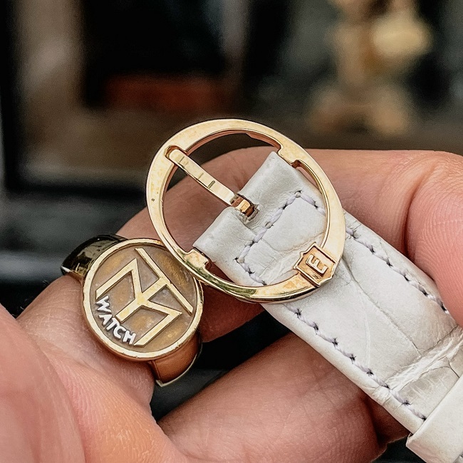 2 Eberhard & Co. Gilda Quartz White 38mm 60067 OR 2 Eberhard & Co. Gilda Quartz White 38mm 60067 OR