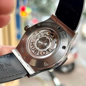 4 Hublot Classic Fusion Black 42mm 542.NX.1171.LR