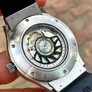 4 Hublot Classic Fusion Stainless Steel B1915.1 Automati