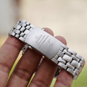 8 Omega Seamaster Commander's 007 212.32.41.20.04.001