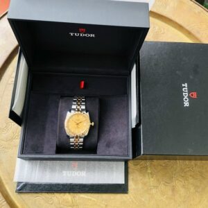 8 Tudor 21013-62583-CHPIDSTL Classic Date Champagne