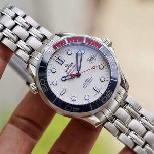9 Omega Seamaster Commander's 007 212.32.41.20.04.001