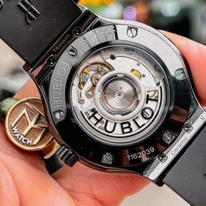 2 Hublot Classic Fusion Black Magic 565.CM.1771.RX