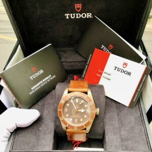 2 Tudor BlackBay Bronze 43mm 79250BM-003 Automatic