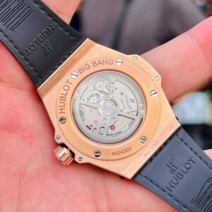 3 Hublot Big Bang Sang Bleu 465.OS.1118.VR.1704.MXM18