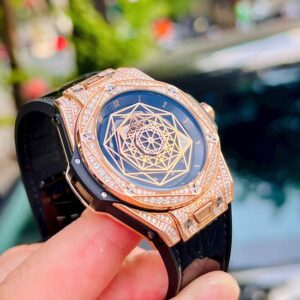 5 Hublot Big Bang Sang Bleu 465.OS.1118.VR.1704.MXM18