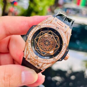 6 Hublot Big Bang Sang Bleu 465.OS.1118.VR.1704.MXM18