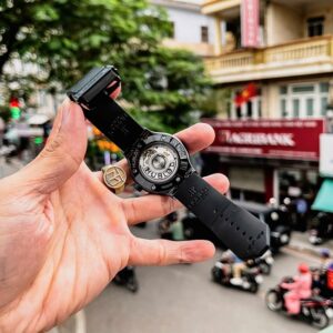 6 Hublot Classic Fusion Black Magic 565.CM.1771.RX