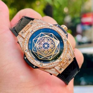 7 Hublot Big Bang Sang Bleu 465.OS.1118.VR.1704.MXM18