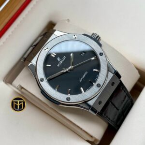 8 Hublot Classic Fusion Black Titanium 542.NX.1171.RX
