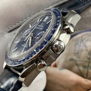2 Omega Speedmaster Moonwatch Chronograph 31193445103001