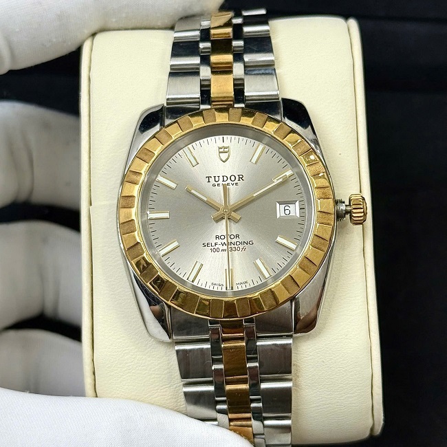 1 Tudor Classic Date Champagne Dial 21013 Automatic 1 Tudor Classic Date Champagne Dial 21013 Automatic