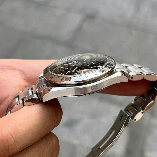 6 Omega Speedmaster Chronograph Date 3513.50.00 Automatic 6 Omega Speedmaster Chronograph Date 3513.50.00 Automatic