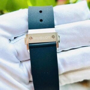 5 Hublot Classic Fusion Black Titanium 565.NX.1171.RX