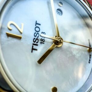 6Tissot T084.210.33.117.00 Quartz 28mm