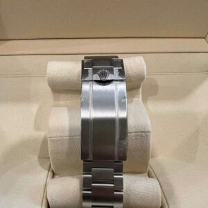 7 Rolex Nodate Submariner 124060-0001