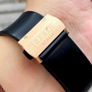 2 Hublot Classic Fusion 18k Rose Gold 1915.NE10.8 Automatic