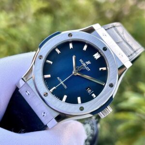 2 Hublot Classic Fusion Titanium Blue 542.NX.6670.LR.JPN18 45mm