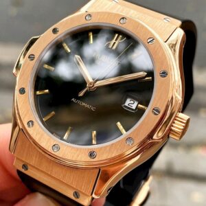 4 Hublot Classic Fusion 18k Rose Gold 1915.NE10.8 Automatic