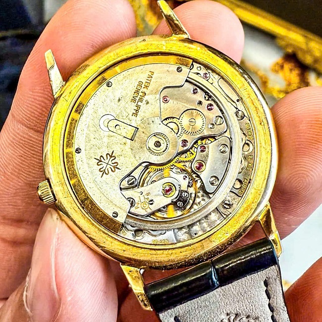 4 Patek Philippe Calatrava Automatic 3588.1 18k Yellow Gold 4 Patek Philippe Calatrava Automatic 3588.1 18k Yellow Gold