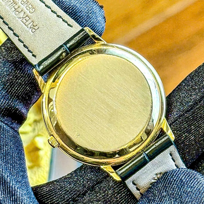 5 Patek Philippe Calatrava Automatic 3588.1 18k Yellow Gold 5 Patek Philippe Calatrava Automatic 3588.1 18k Yellow Gold
