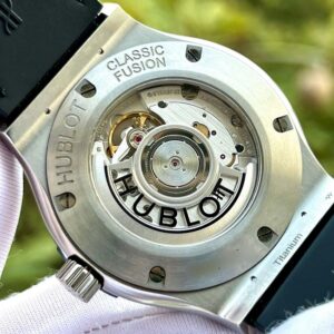 6 Hublot Classic Fusion Titanium Blue 542.NX.6670.LR.JPN18 45mm