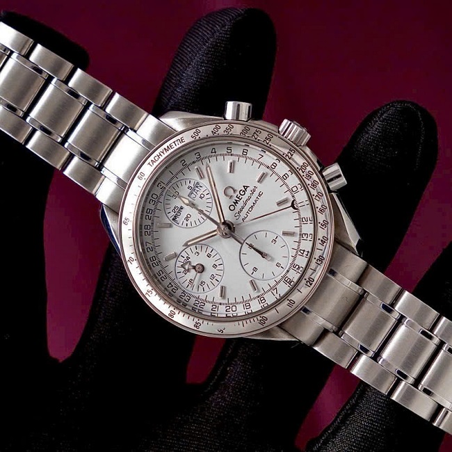 1 Omega Speedmaster 35233000 Tripple Date Automatic 1 Omega Speedmaster 35233000 Tripple Date Automatic