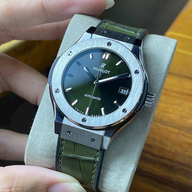 3 Hublot Classic Fusion Blue Titanium Automatic 565.NX.8970.LR 3 Hublot Classic Fusion Blue Titanium Automatic 565.NX.8970.LR