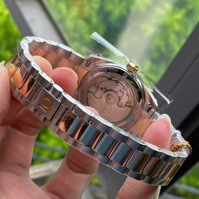 3 Omega Aqua Terra Mid Size Chronometer 2304.30.00 Demi 18k 3 Omega Aqua Terra Mid Size Chronometer 2304.30.00 Demi 18k3 Omega Aqua Terra Mid Size Chronometer 2304.30.00 Demi 18k