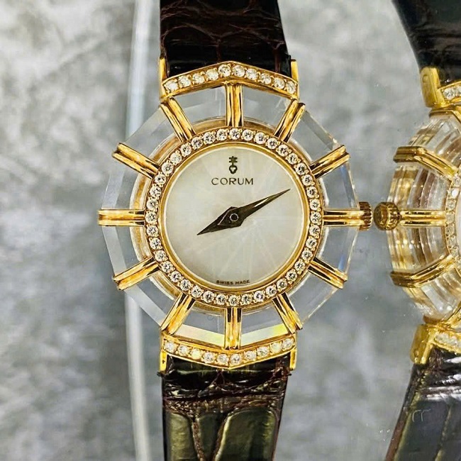 1 Corum Crystal Quartz 24.786.65 Store Display 18k 1 Corum Crystal Quartz 24.786.65 Store Display 18k